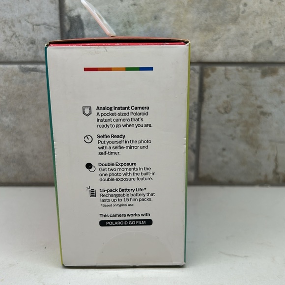 Polaroid GO Analog Instant Camera - Picture 4 of 11